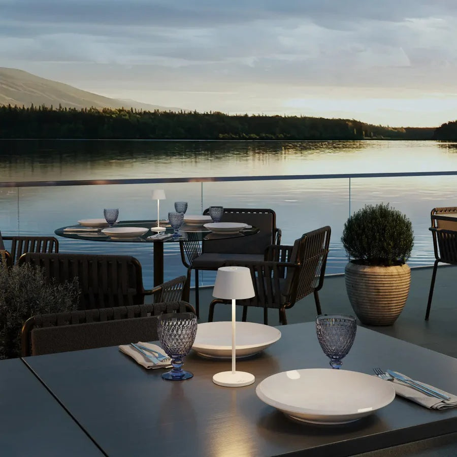 Villeroy & Boch Seoul Micro restaurant table lamp in an al fresco dining setting.