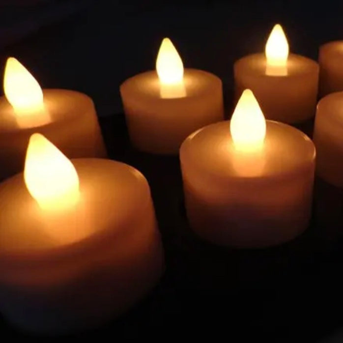 Filini LED tealights in warm white set with rechargeable base, perfect for restaurants, events, and ambient lighting solutions.